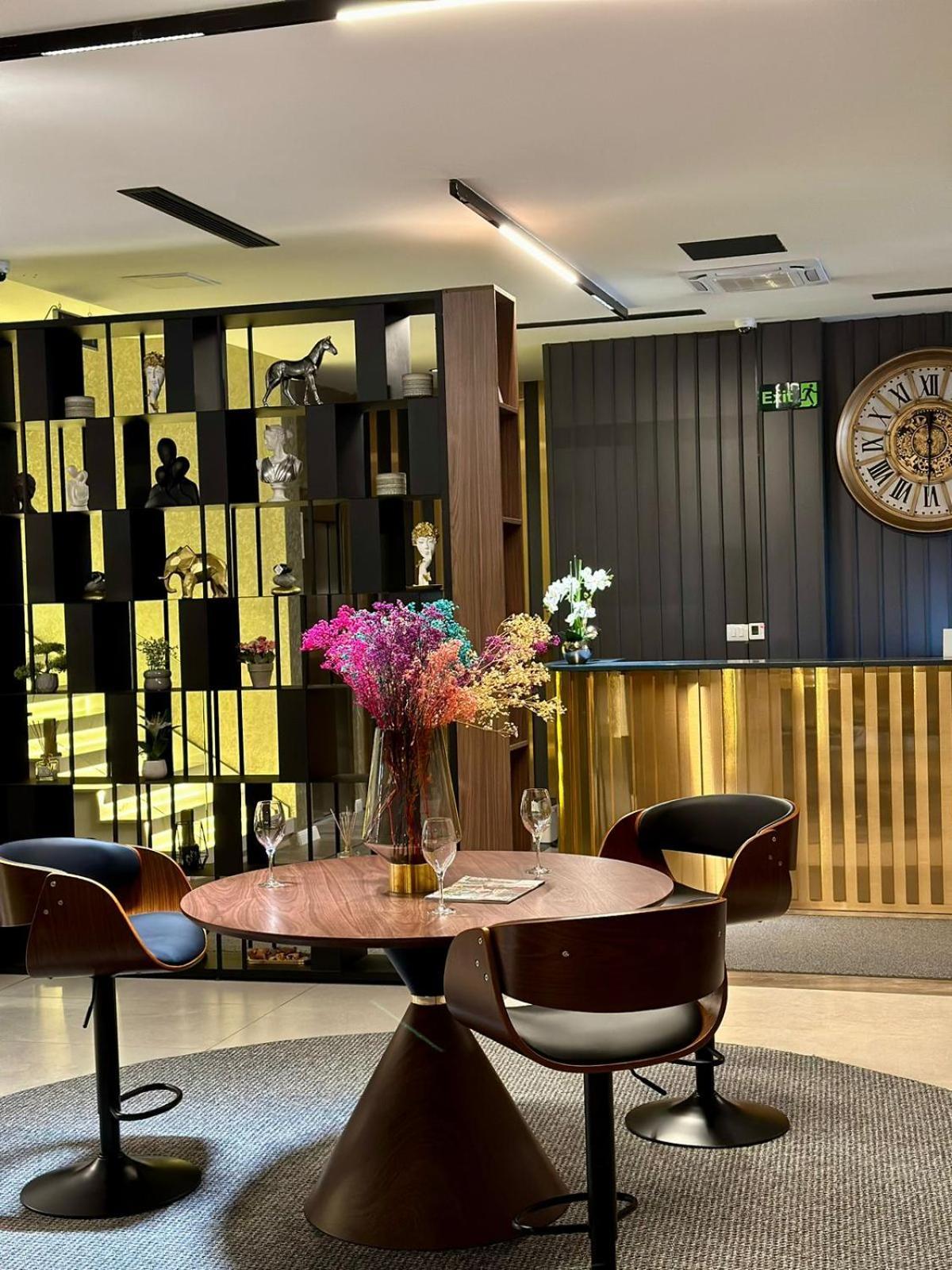Ador Hotel North Mitrovica Exterior foto